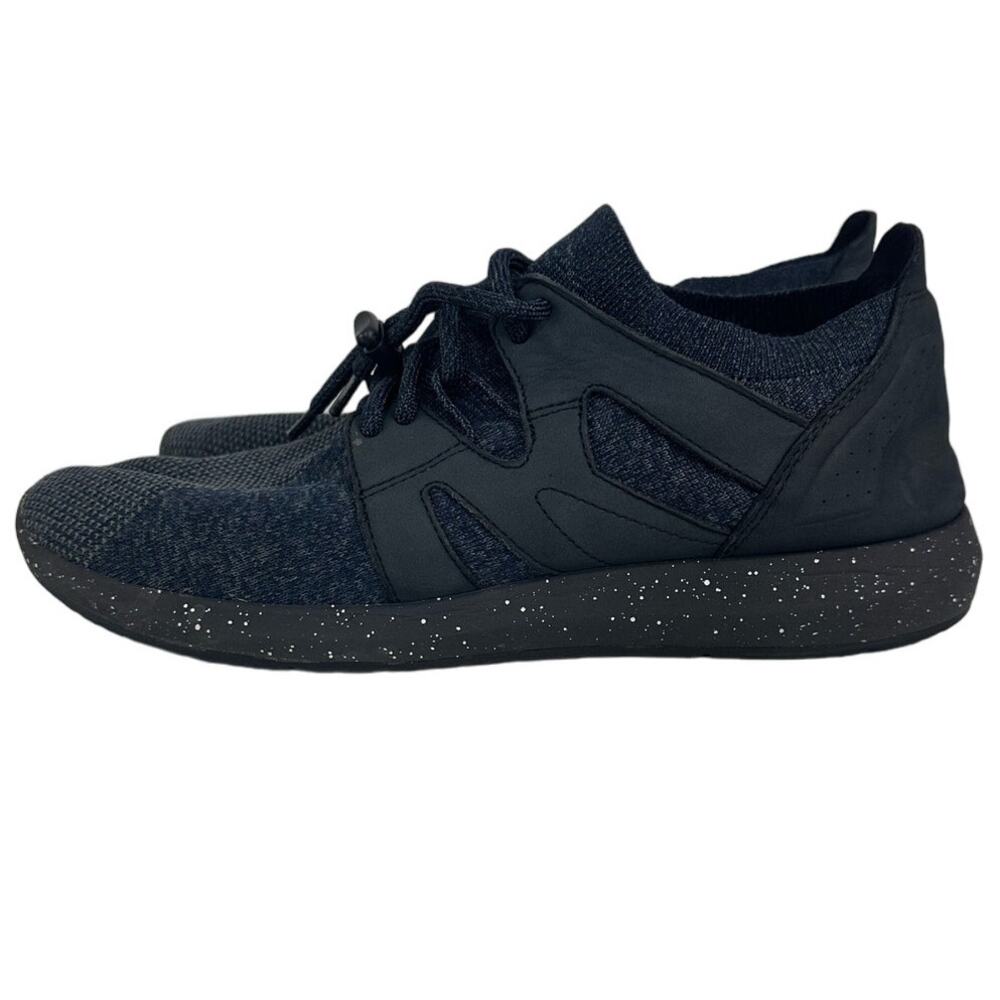 Earth Blaze Blue Knit and Leather Causal Comfort Sneaker, Size 9